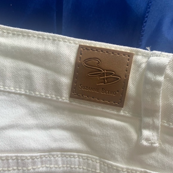 White crop pants by Suzanne Betro - Picture 3 of 3